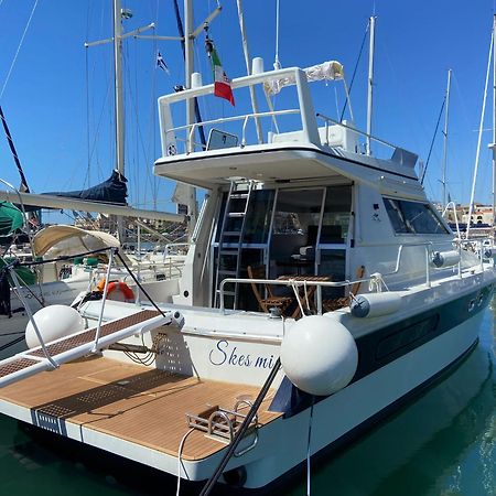 She'S Mine Yacht Ξενοδοχείο Κατάνια Εξωτερικό φωτογραφία