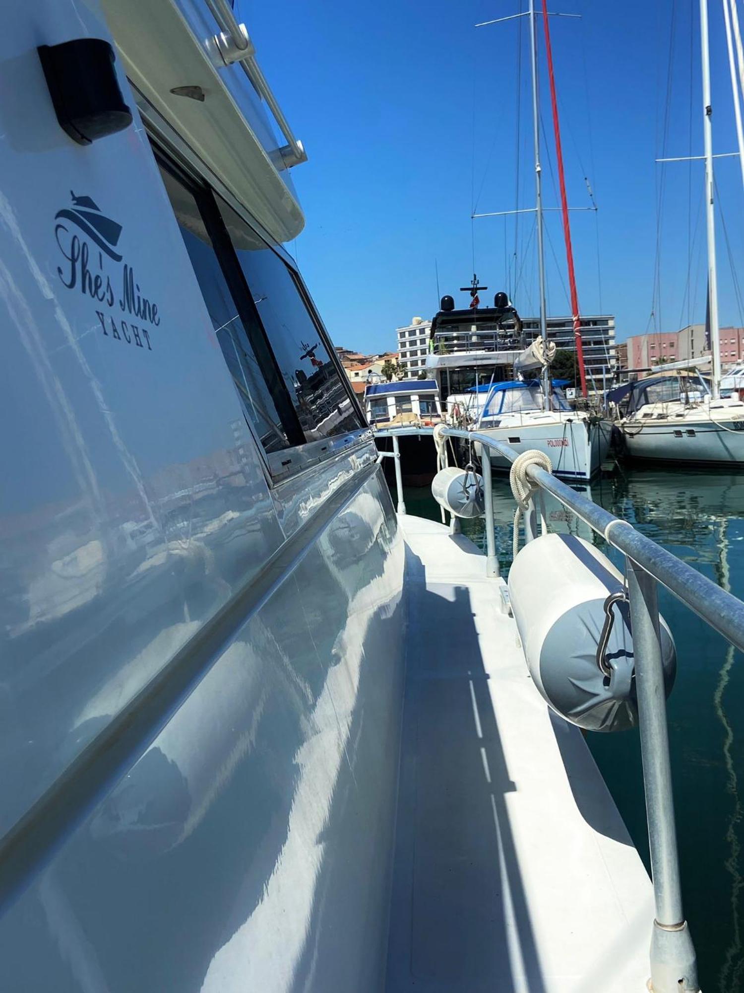 She'S Mine Yacht Ξενοδοχείο Κατάνια Εξωτερικό φωτογραφία